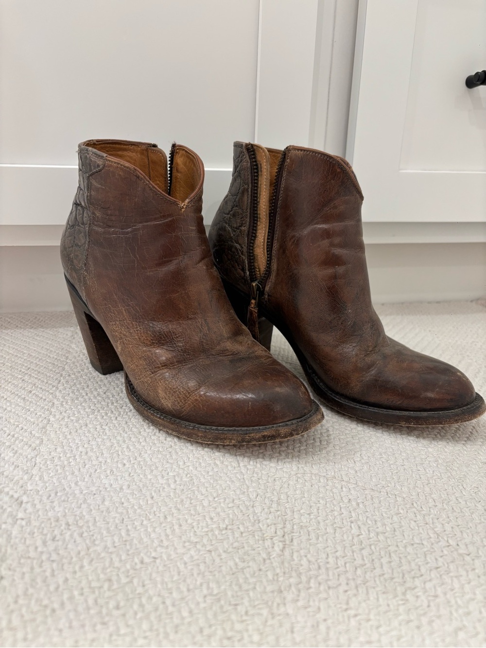Lucchese Women’s Brown Leather Ankle Booties with Side Zip
